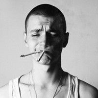 男生抽烟伤感头像 抽烟的男生最迷人