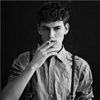 男生抽烟伤感头像 抽烟的男生最迷人