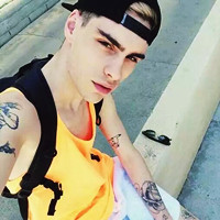 帅气爱搞怪的欧美男生微信头像高清