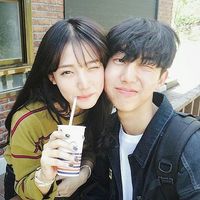 异地恋的情侣微信头像00后专属 若是对的人就不该湿了眼