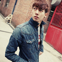 随意生活的微信男生头像 我们都没有特别爱谁