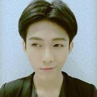 随意生活的微信男生头像 我们都没有特别爱谁