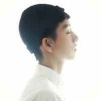 随意生活的微信男生头像 我们都没有特别爱谁