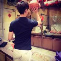 随意生活的微信男生头像 我们都没有特别爱谁