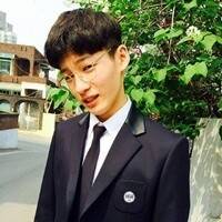 随意生活的微信男生头像 我们都没有特别爱谁