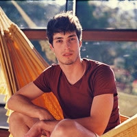 随意生活的微信男生头像 我们都没有特别爱谁