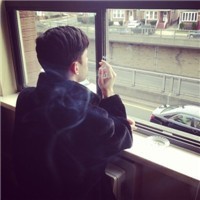 简洁微信头像男2015 我怕爱会荒芜却只能浇灌孤独的泪