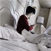 简洁微信头像男2015 我怕爱会荒芜却只能浇灌孤独的泪