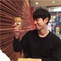 简洁微信头像男2015 我怕爱会荒芜却只能浇灌孤独的泪