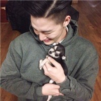 简洁微信头像男2015 我怕爱会荒芜却只能浇灌孤独的泪