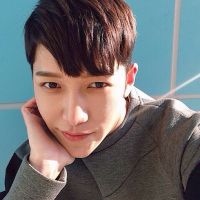 圣诞节你们快乐吗 有点忧郁的男生微信头像设计