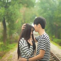 微信头像情侣一对一张接吻的精选2016 请给我一个幸福的未来