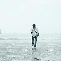 男生意境海边微信头像 一个人看海有点寂寥