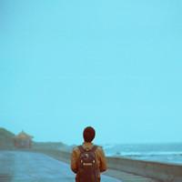男生意境海边微信头像 一个人看海有点寂寥