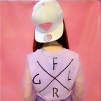 微信头像女生背影带帽长发在绿草原 你的名字伴我生老病死