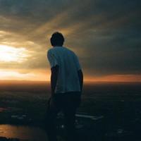 男生意境海边微信头像 一个人看海有点寂寥