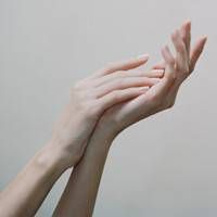 杂图女生头像2015 心疼所有向爱屈服的女生