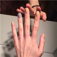 杂图女生头像2015 心疼所有向爱屈服的女生