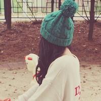 微信头像女生背影带帽长发在绿草原 你的名字伴我生老病死