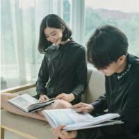 高调秀恩爱的情侣头像两个人的 穿情侣装的情侣头像两人两张