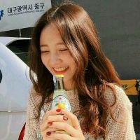 长发头像女生微笑气质优雅的 我爱你太美好时光他知道