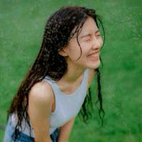 长发头像女生微笑气质优雅的 我爱你太美好时光他知道