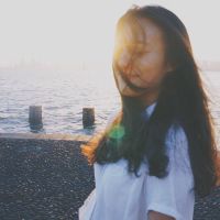 长发头像女生微笑气质优雅的 我爱你太美好时光他知道