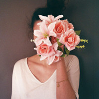 微信头像女生唯美侧面带花最新版 话一旦说多就变得肤浅