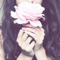 微信头像女生唯美侧面带花最新版 话一旦说多就变得肤浅