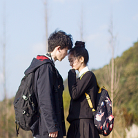 头像情侣两人一张图穿校服2016款 是你给了我很温暖的感觉