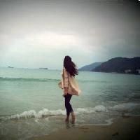 微信女生海边头像 真的好想去陪你看海。