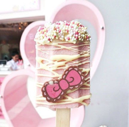 甜甜的hello kitty主题蛋糕图片