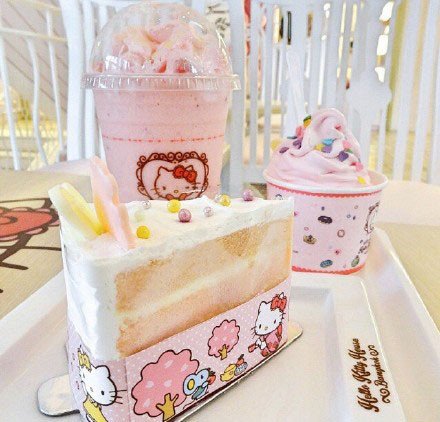 甜甜的hello kitty主题蛋糕图片