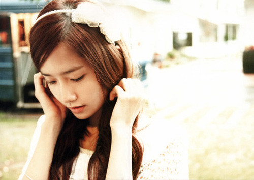 女生伤感图片微茶网精选  你听寂寞在唱歌