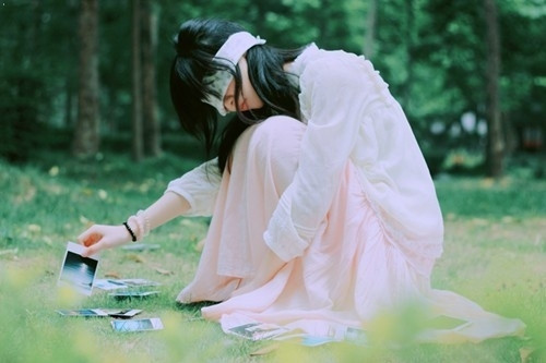 女生伤感图片微茶网精选  你听寂寞在唱歌