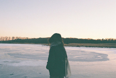 凄凉伤感微信图片  年轻的我们总有很多东西无法挽留