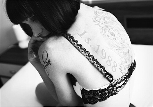 好看的黑白非主流伤感图片  愿我们来生生活在同一个城市