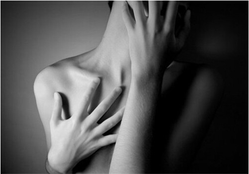 好看的黑白非主流伤感图片  愿我们来生生活在同一个城市