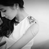 微信背影女生黑白头像  眼前的黑不是黑