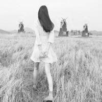 微信背影女生黑白头像  眼前的黑不是黑