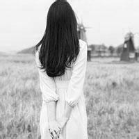 微信背影女生黑白头像  眼前的黑不是黑