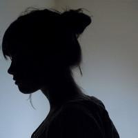 微信背影女生黑白头像  眼前的黑不是黑