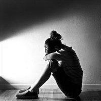 微信背影女生黑白头像  眼前的黑不是黑