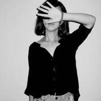 微信背影女生黑白头像  眼前的黑不是黑