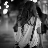 微信背影女生黑白头像  眼前的黑不是黑