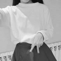 微信背影女生黑白头像  眼前的黑不是黑