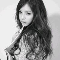 微信背影女生黑白头像  眼前的黑不是黑