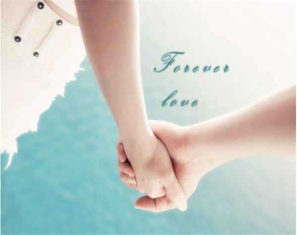 幸福情侣牵手图片  好难得,遇见了对的人