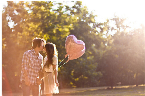 关于唯美爱情的好看图片  我通过你看到了整个世界