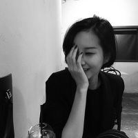 黑白女生个性微信头像  那种不可言喻的伤悲